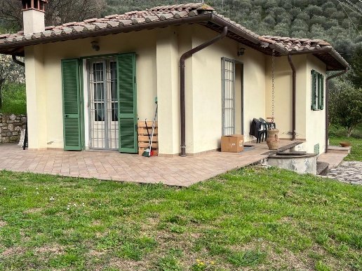 casa indipendente in vendita a San Giuliano Terme in zona Agnano