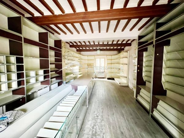 negozio in vendita a San Giuliano Terme