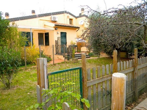 casa indipendente in vendita a San Giuliano Terme in zona Campo