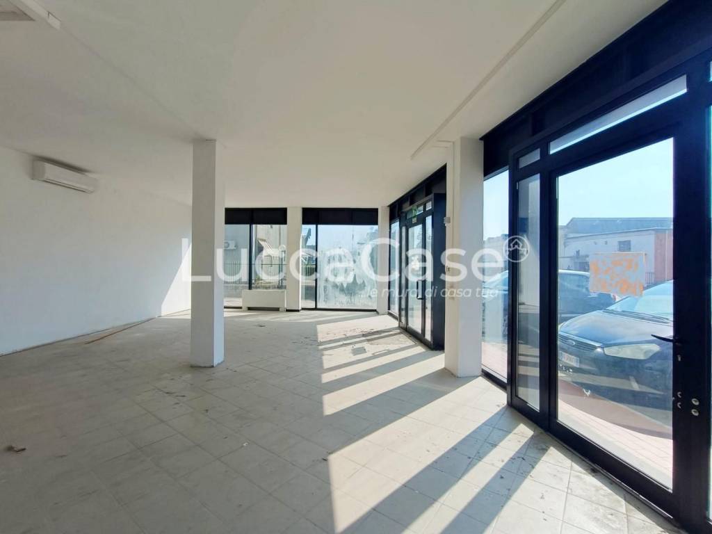 negozio in vendita a San Giuliano Terme in zona Ghezzano