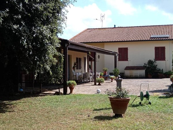 casa indipendente in vendita a San Giuliano Terme in zona Arena-Metato