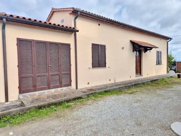 casa indipendente in vendita a San Giuliano Terme in zona Madonna dell'Acqua