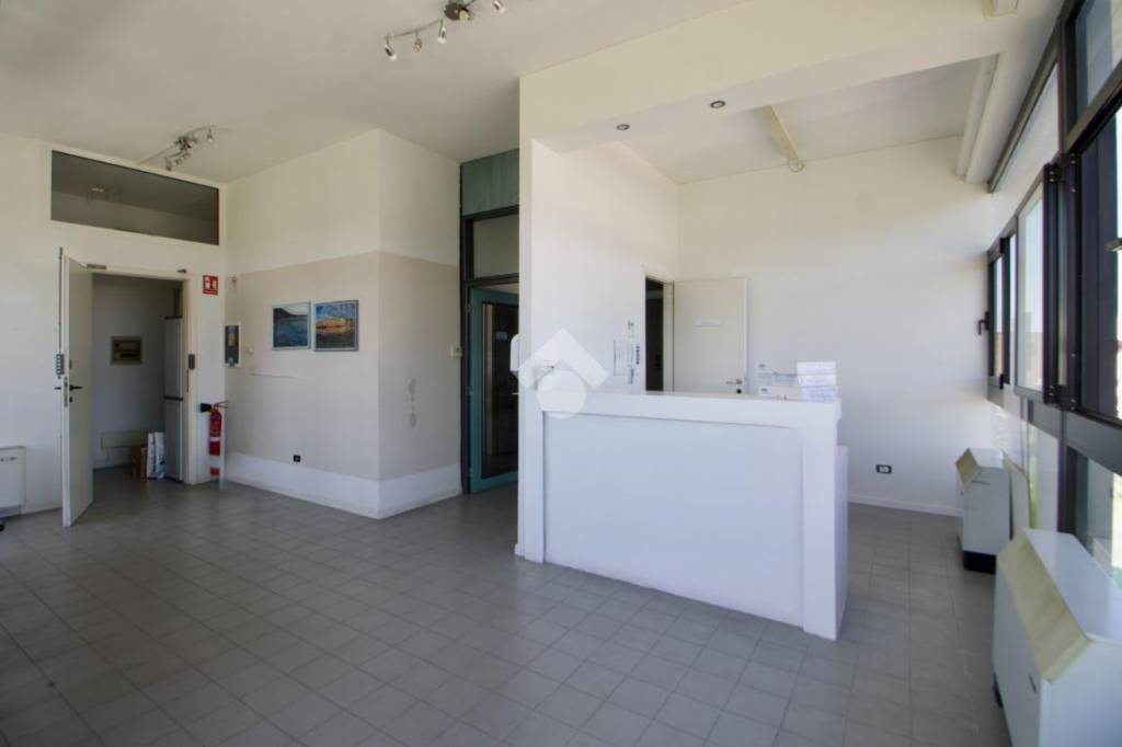 negozio in vendita a San Giuliano Terme in zona Ghezzano