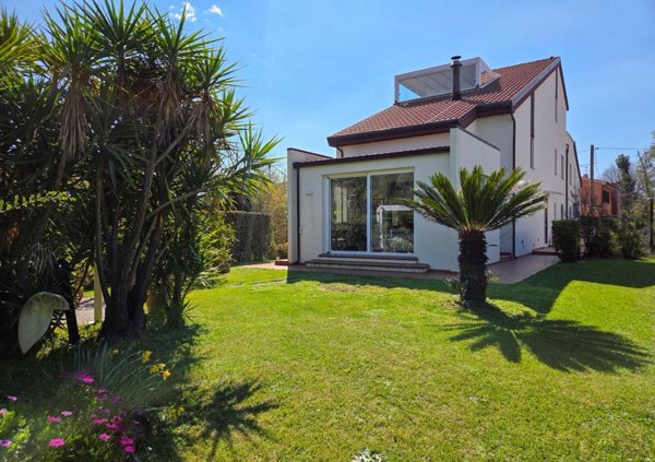 casa indipendente in vendita a San Giuliano Terme in zona Pappiana