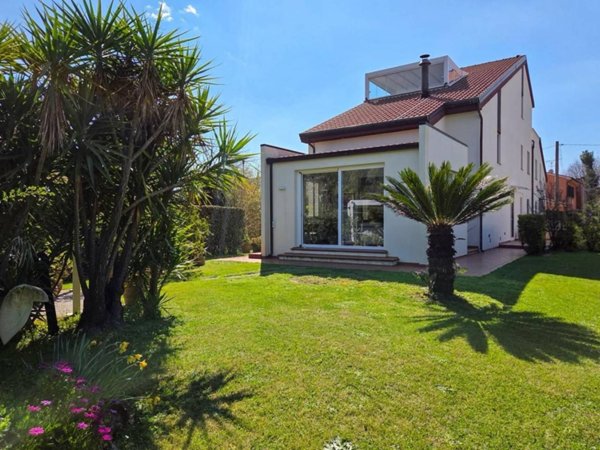 casa indipendente in vendita a San Giuliano Terme in zona Pappiana