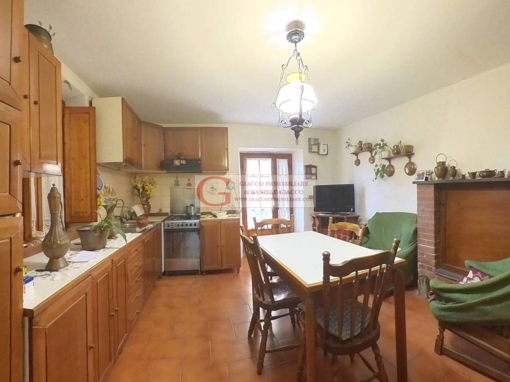 casa indipendente in vendita a San Giuliano Terme in zona Agnano