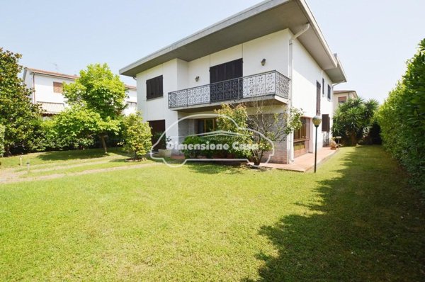 casa indipendente in vendita a San Giuliano Terme in zona Arena-Metato