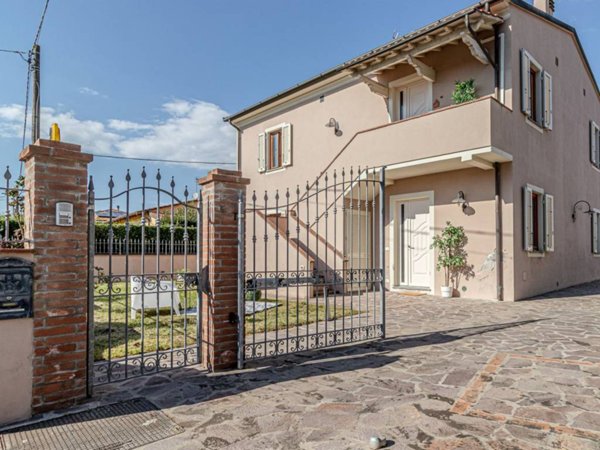 casa indipendente in vendita a San Giuliano Terme in zona Arena-Metato