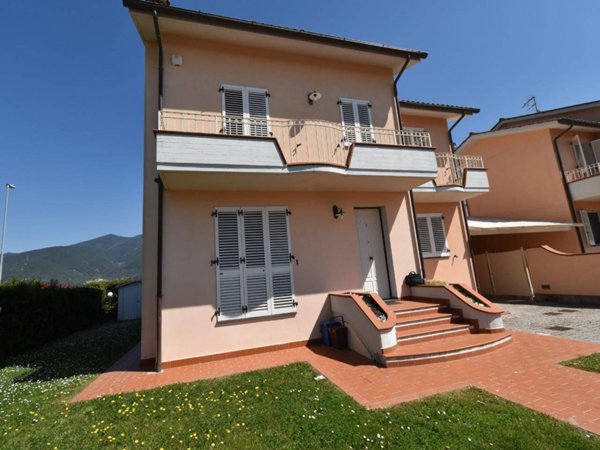 casa indipendente in vendita a San Giuliano Terme in zona Campo