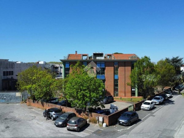 negozio in vendita a San Giuliano Terme in zona Ghezzano