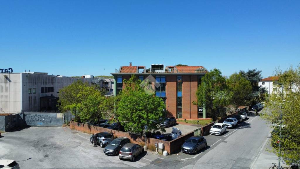 negozio in vendita a San Giuliano Terme in zona Ghezzano