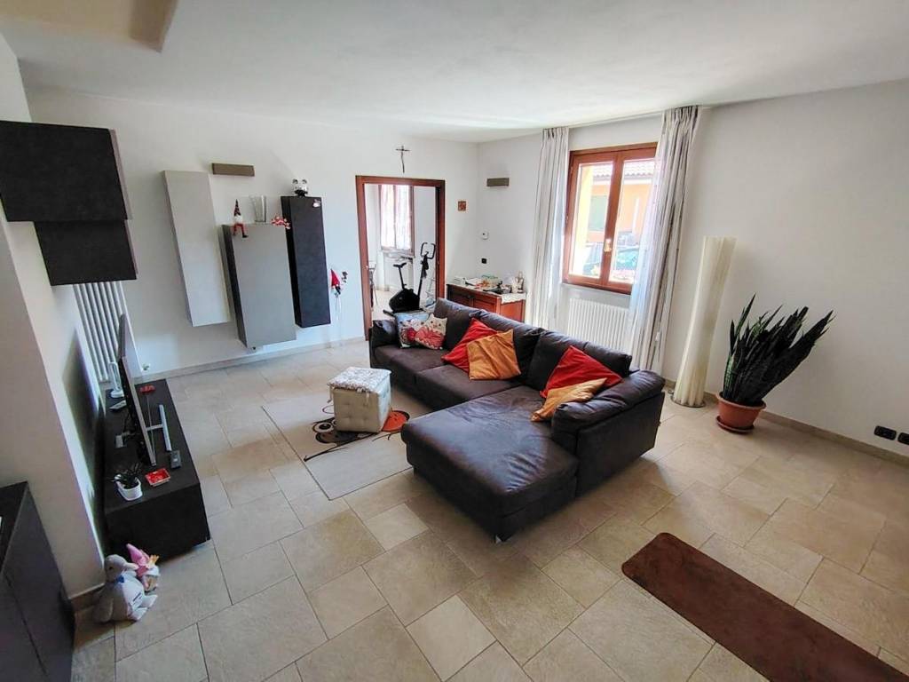 casa indipendente in vendita a San Giuliano Terme in zona Pontasserchio