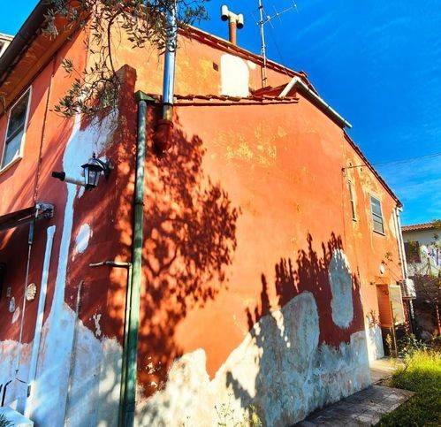 casa indipendente in vendita a San Giuliano Terme in zona Pontasserchio