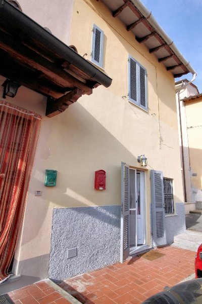casa indipendente in vendita a San Giuliano Terme in zona Agnano