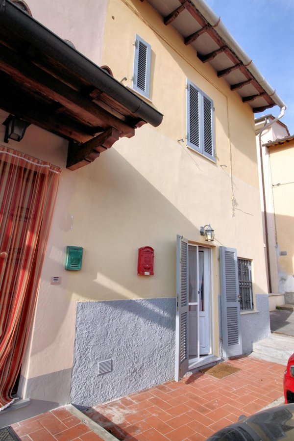 casa indipendente in vendita a San Giuliano Terme in zona Agnano
