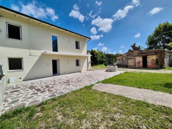 casa indipendente in vendita a San Giuliano Terme in zona Arena-Metato