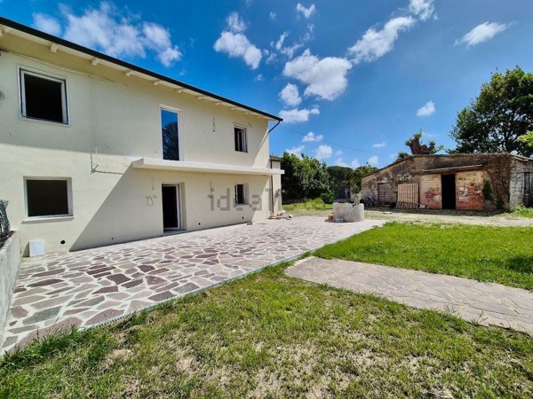 casa indipendente in vendita a San Giuliano Terme in zona Arena-Metato