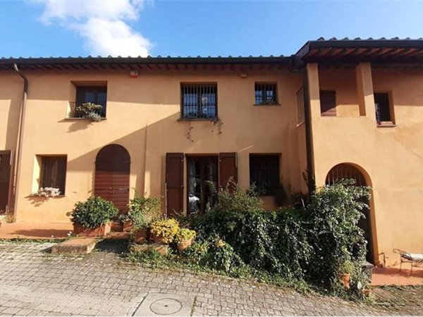 casa indipendente in vendita a San Giuliano Terme in zona Agnano