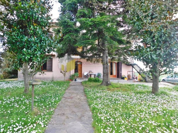 casa indipendente a San Giuliano Terme in zona Sant'Andrea in Pescaiola