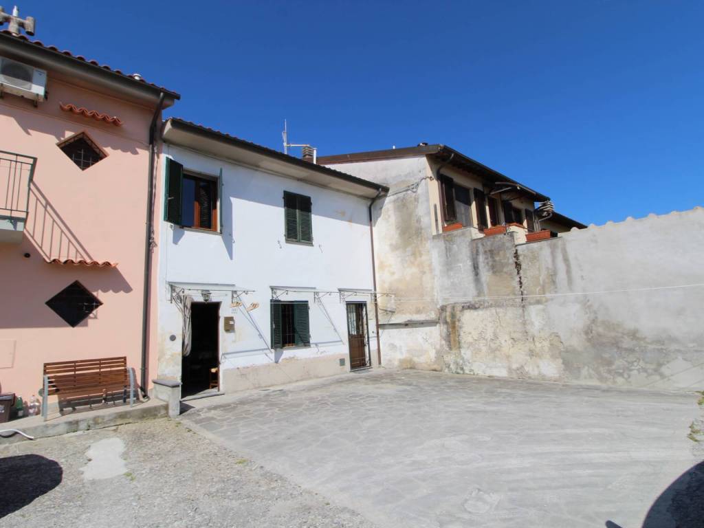 casa indipendente in vendita a San Giuliano Terme in zona Gello