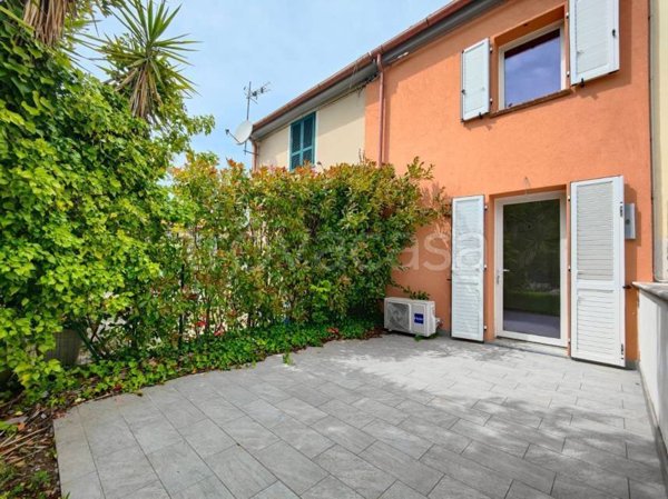 casa indipendente in vendita a San Giuliano Terme in zona Gello