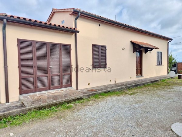 casa indipendente in vendita a San Giuliano Terme in zona Madonna dell'Acqua