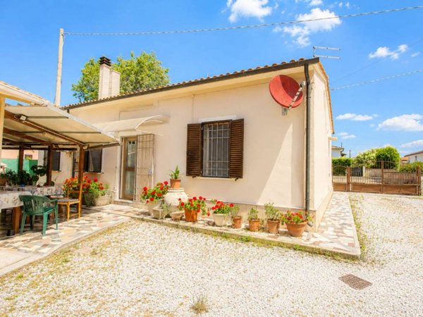 casa indipendente in vendita a San Giuliano Terme in zona Madonna dell'Acqua