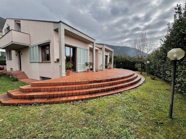 casa indipendente in vendita a San Giuliano Terme in zona Agnano