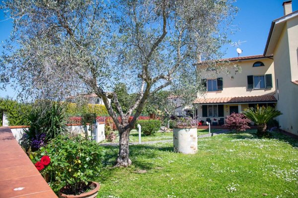 casa indipendente in vendita a San Giuliano Terme in zona Gello