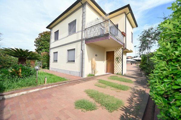 casa indipendente in vendita a San Giuliano Terme in zona Arena-Metato