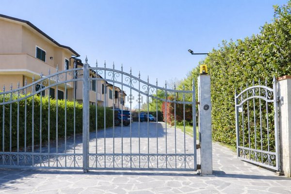 appartamento in vendita a San Giuliano Terme in zona Arena-Metato