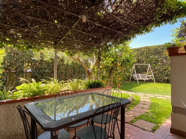 casa indipendente in vendita a San Giuliano Terme in zona Madonna dell'Acqua