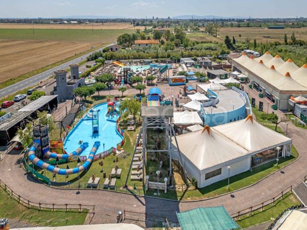 negozio in vendita a San Giuliano Terme in zona Madonna dell'Acqua