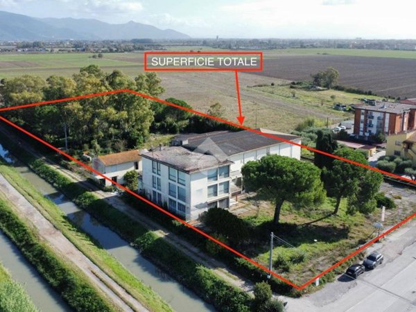 negozio in vendita a San Giuliano Terme in zona Madonna dell'Acqua