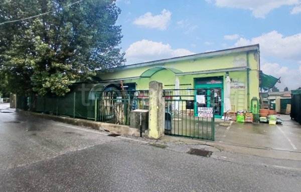 locale commerciale in vendita a San Giuliano Terme in zona Arena-Metato