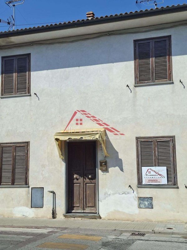 intera palazzina in vendita a San Giuliano Terme in zona Gello