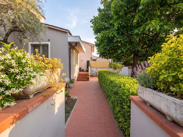 casa indipendente in vendita a San Giuliano Terme in zona Mezzana