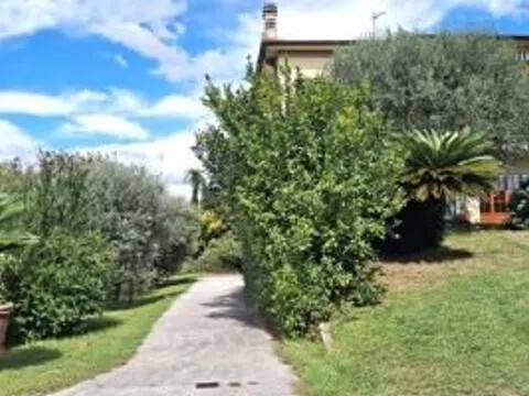 casa indipendente in vendita a San Giuliano Terme in zona Pontasserchio
