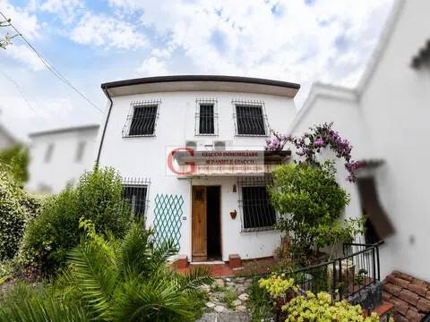 casa indipendente in vendita a San Giuliano Terme in zona Agnano