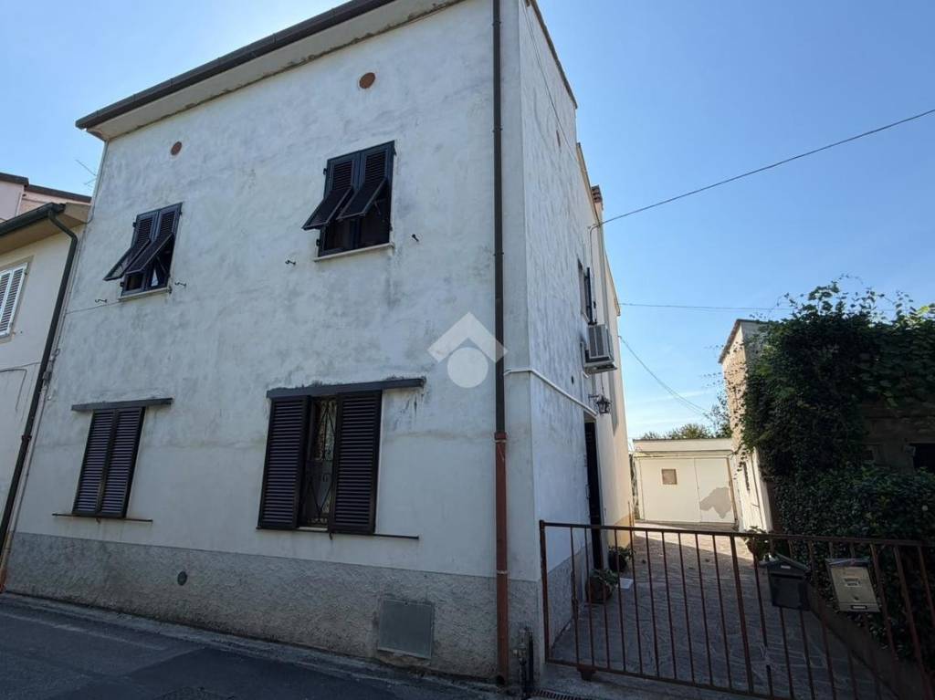 casa indipendente in vendita a San Giuliano Terme in zona Arena-Metato