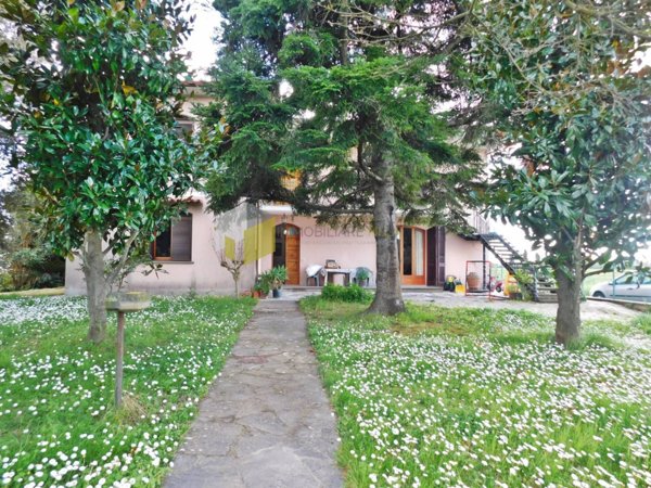 casa indipendente a San Giuliano Terme in zona Sant'Andrea in Pescaiola