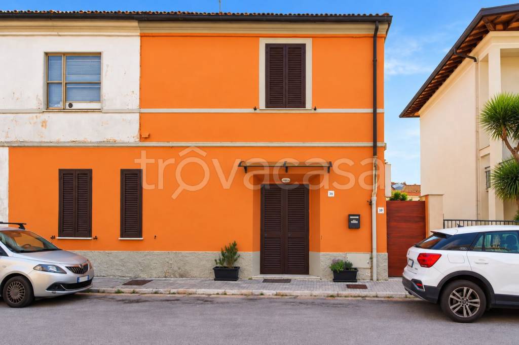 casa indipendente in vendita a San Giuliano Terme in zona Gello