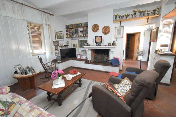intera palazzina in vendita a San Giuliano Terme in zona Pontasserchio