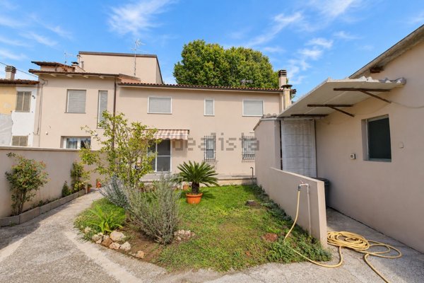 casa indipendente in vendita a San Giuliano Terme in zona Pappiana