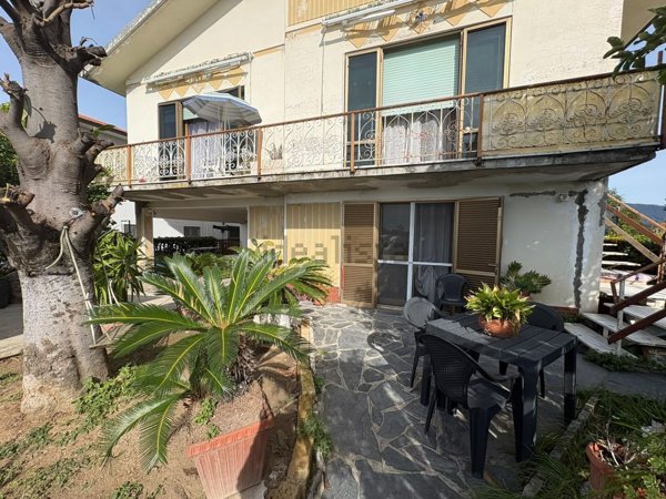 casa indipendente a San Giuliano Terme in zona Sant'Andrea in Pescaiola