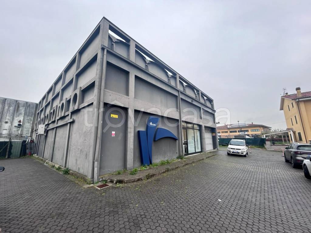 locale commerciale in vendita a San Miniato in zona Ponte a Egola