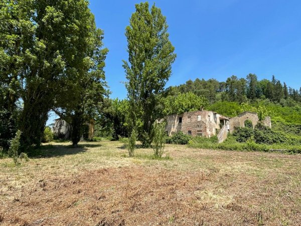 locale di sgombero in vendita a San Miniato in zona Corazzano