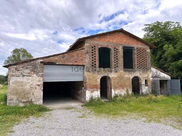 esavano in vendita a San Miniato