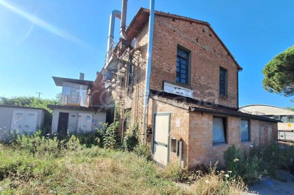 locale di sgombero in vendita a San Miniato in zona Ponte a Egola