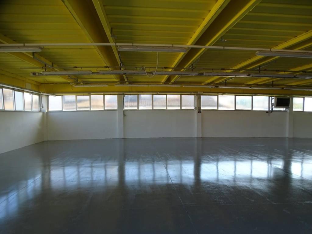 locale commerciale in vendita a San Miniato in zona Stibbio